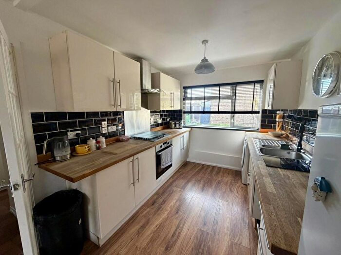 4 Bedroom End Of Terrace House To Rent In Vandyke, Bracknell, RG12