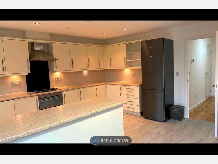 5 Bedroom Terraced House To Rent In Holly Blue Close, Little Paxton, St. Neots PE19