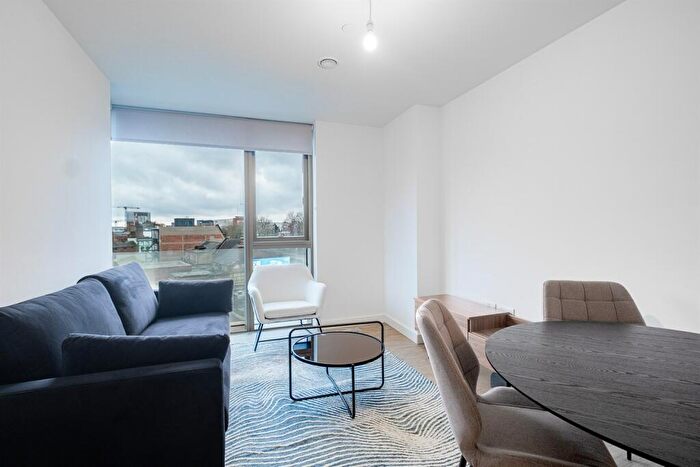 2 Bedroom Apartment To Rent In South Central, Essex Street, B5