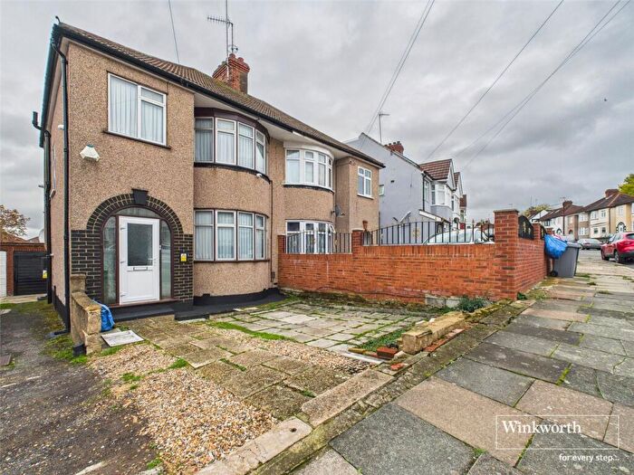 3 Bedroom Semi-Detached House For Sale In Grove Crescent, London, NW9