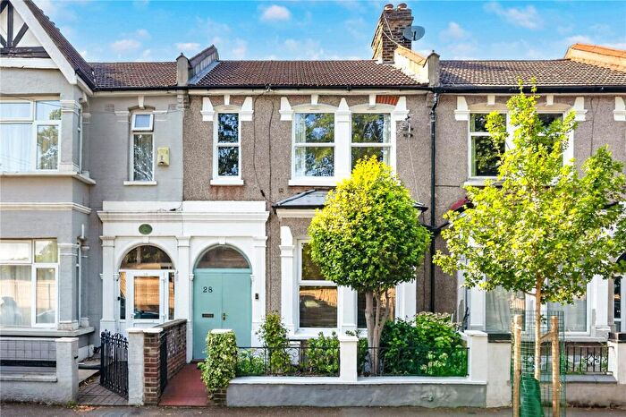 2 Bedroom Flat For Sale In Brewster Road, Leyton, London, E10