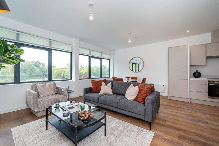 1 Bedroom Flat To Rent In Lakeside Close, Staines-Upon-Thames, TW18