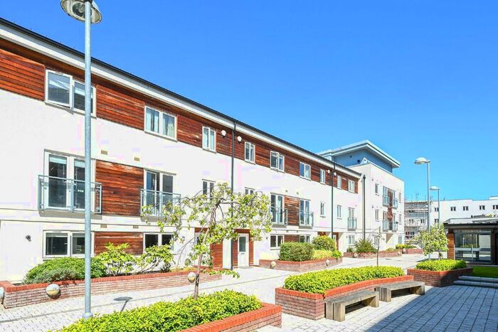 2 Bedroom Flat To Rent In Stane Grove, London, SW9