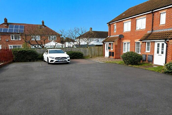 2 Bedroom Town House To Rent In Aidans Close, Clay Lane, Doncaster, DN2