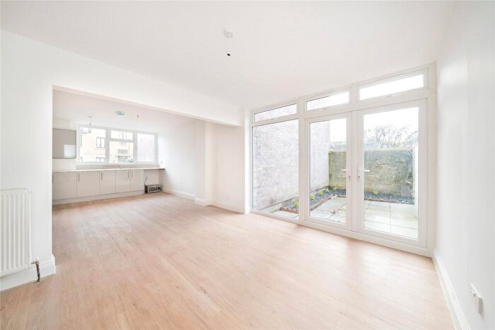 3 Bedroom House For Sale In Carr Street, Limehouse, London, E14
