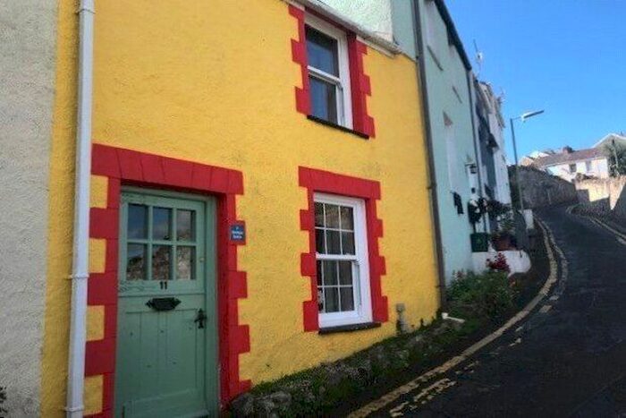 2 Bedroom Property To Rent In Village Lane, Swansea, SA3