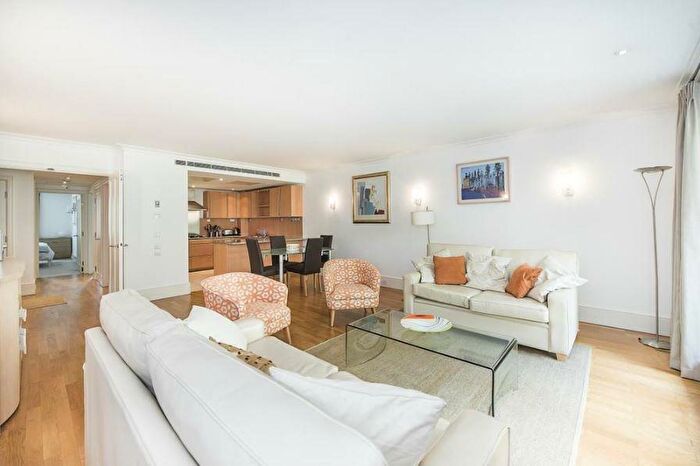 2 Bedroom Apartment To Rent In Park Road, Marylebone, London, NW8