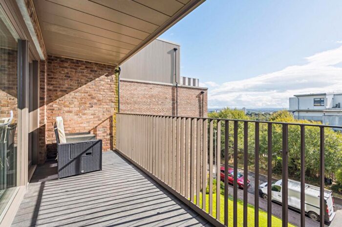2 Bedroom Flat For Sale In Training Place, Jordanhill, G13