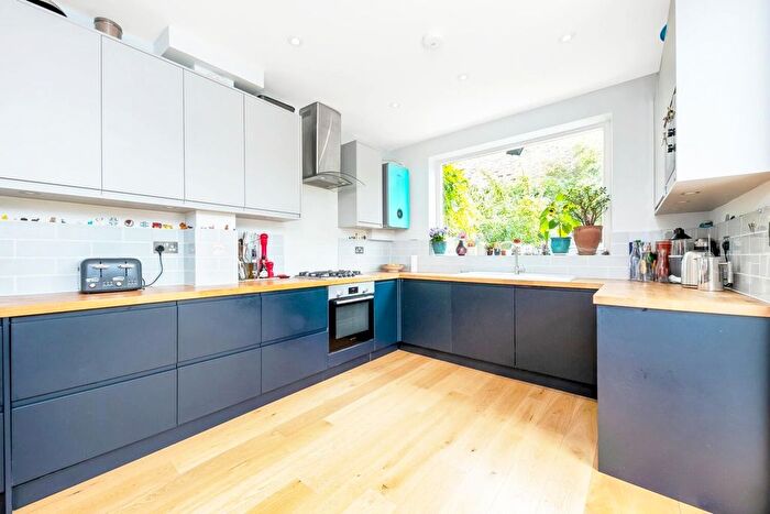 3 Bedroom End Of Terrace House To Rent In Ivydale Road, Nunhead, London, SE15