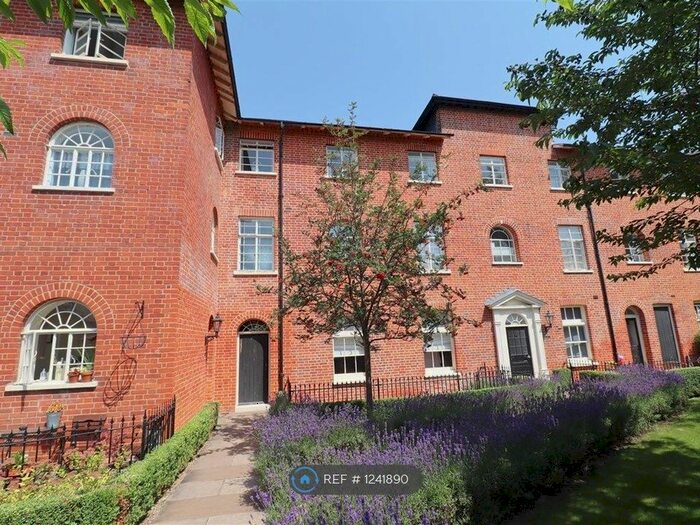 2 Bedroom Flat To Rent In Old St. Michaels Drive, Braintree CM7