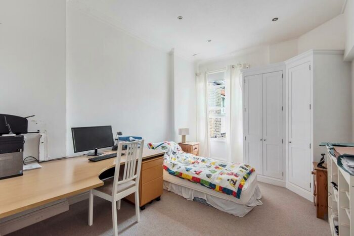 3 Bedroom Flat To Rent In Cremorne Road Chelsea, SW10