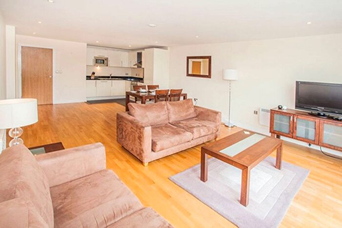 2 Bedroom Flat For Sale In Drayton Park, Highbury, N5