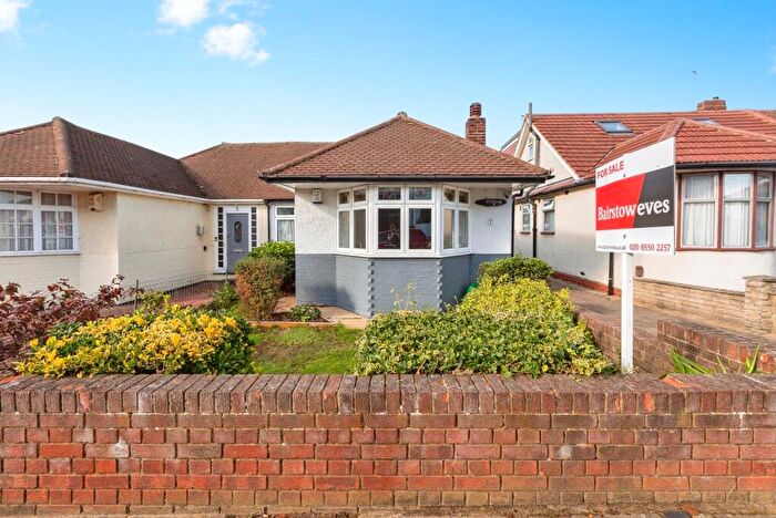 2 Bedroom Bungalow For Sale In Strafford Avenue, Ilford, IG5