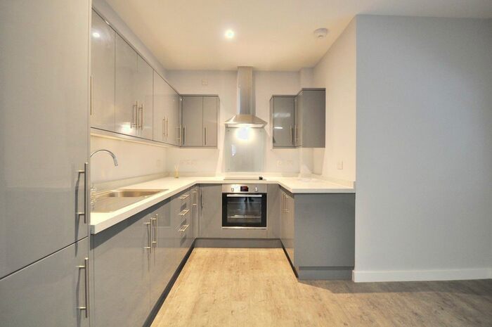 2 Bedroom Flat To Rent In St. Ives Road, Maidenhead, Berkshire, SL6