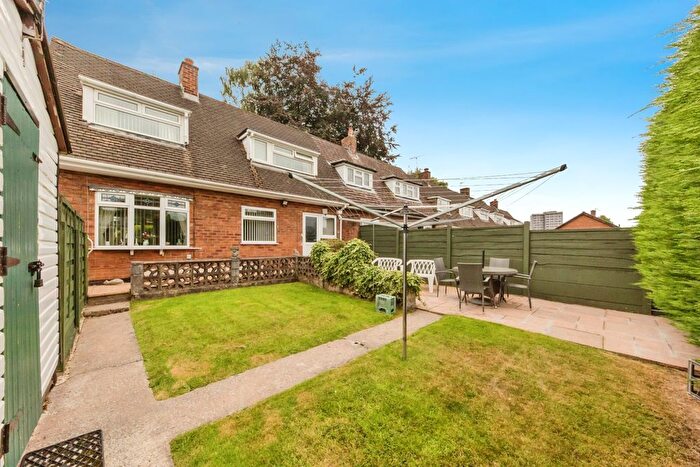 2 Bedroom End Terrace House For Sale In Sandgate Road, Macclesfield, Cheshire, SK10