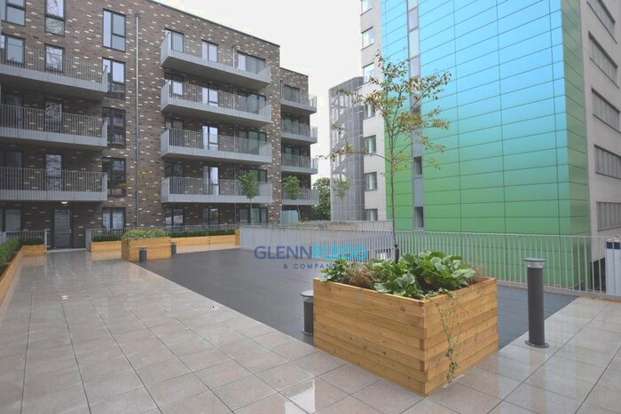 2 Bedroom Flat To Rent In Windsor Road, Slough, SL1