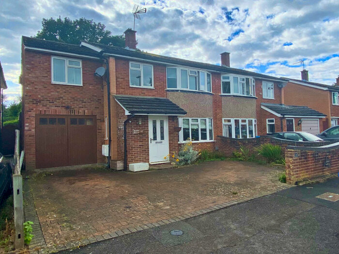4 Bedroom Semi-Detached House To Rent In Horn Road, Farnborough, GU14