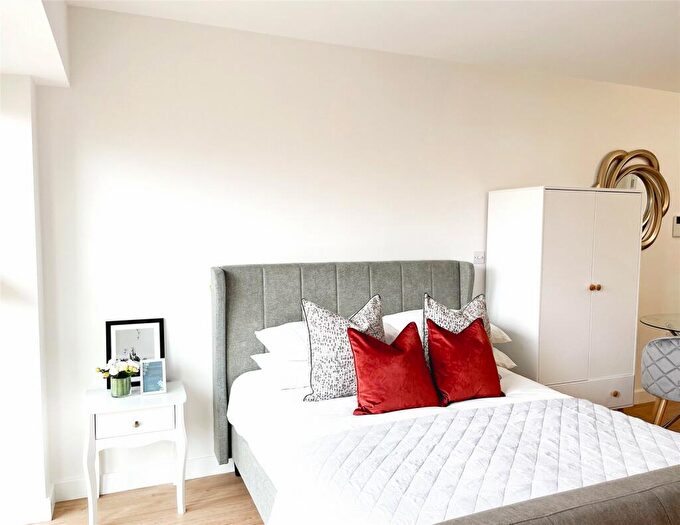 Apartment To Rent In Fairbank House, Beaufort Park, Colindale, NW9