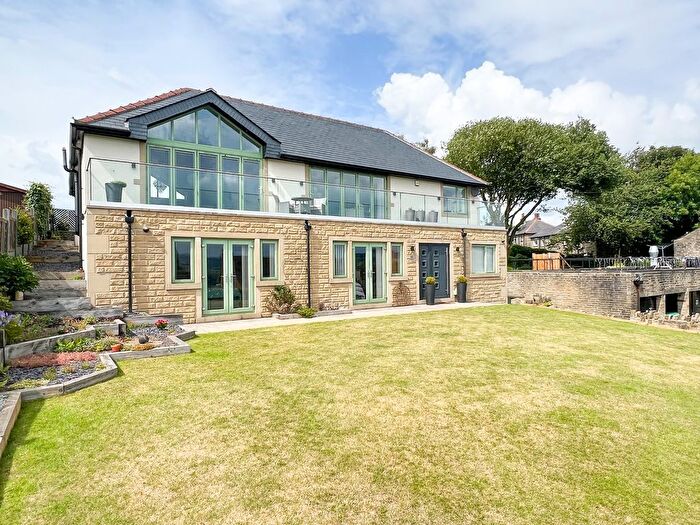 4 Bedroom Detached House For Sale In Meltham Road, Netherton, Huddersfield, HD4