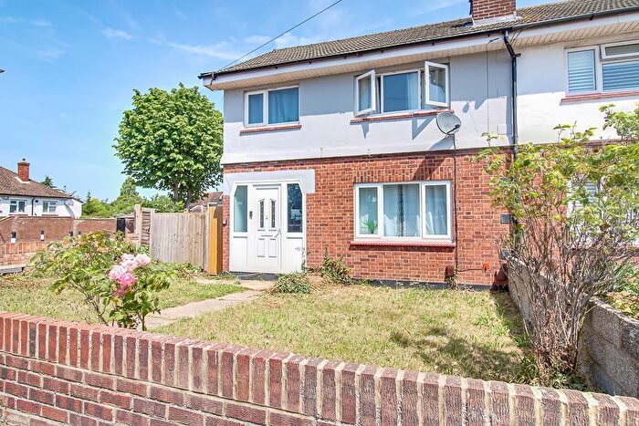 3 Bedroom Semi-Detached House For Sale In Carlton Avenue, Westcliff-On-Sea, SS0