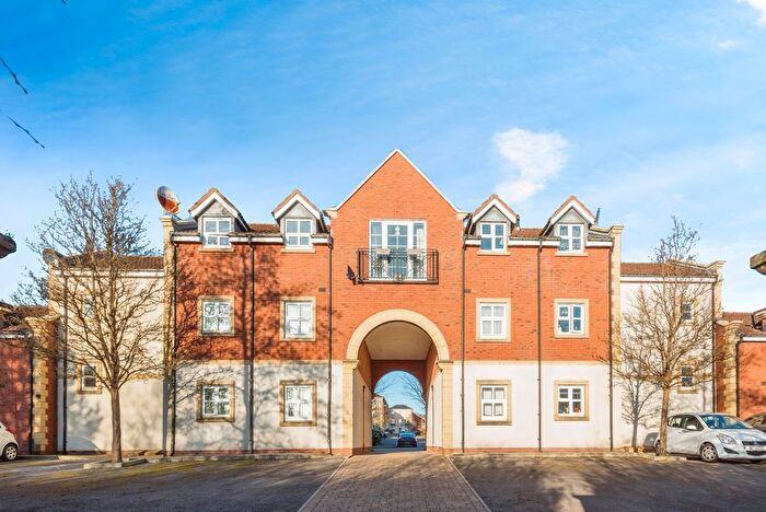 2 Bedroom Property To Rent In Elgar Close, Swindon, SN25