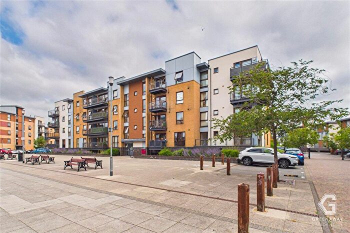 2 Bedroom Apartment For Sale In Commonwealth Drive, Three Bridge, Crawley, RH10