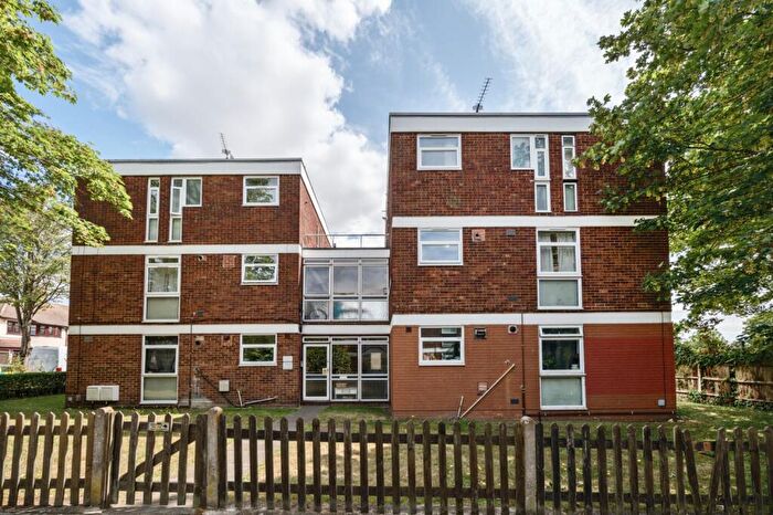 2 Bedroom Flat To Rent In Axminster Crescent Welling, DA16