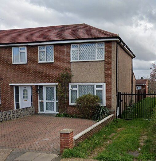 4 Bedroom Semi-Detached House To Rent In Station Road, Hayes, UB3