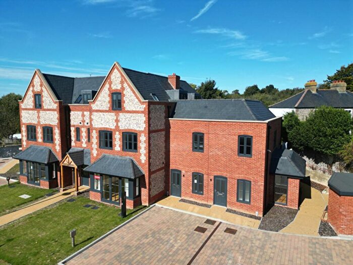 2 Bedroom Flat For Sale In Knights Gate, West Street, BN15
