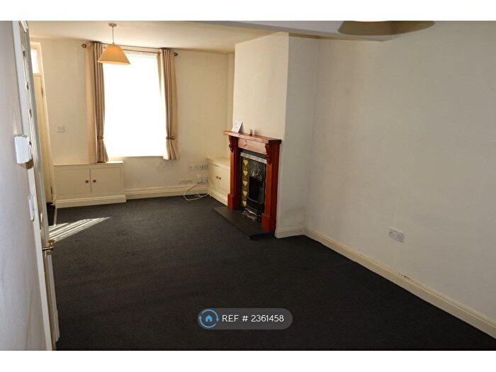 2 Bedroom End Of Terrace House To Rent In High Street, Northampton, NN2