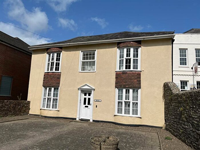1 Bedroom House To Rent In West Street, Axminster, EX13