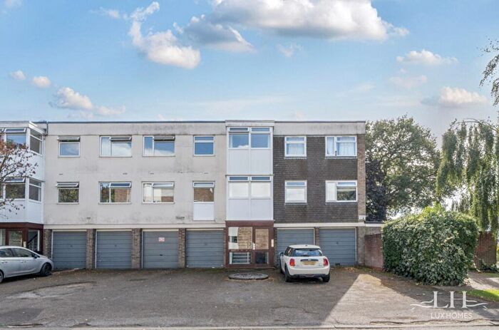 2 Bedroom Flat For Sale In Becketts Court, Brentwood, CM13