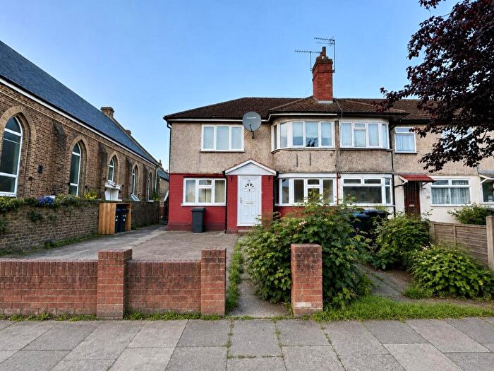 2 Bedroom Maisonette To Rent In Hertford Road, Enfield, EN3