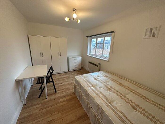 1 Bedroom Flat To Rent In High Road, NW10