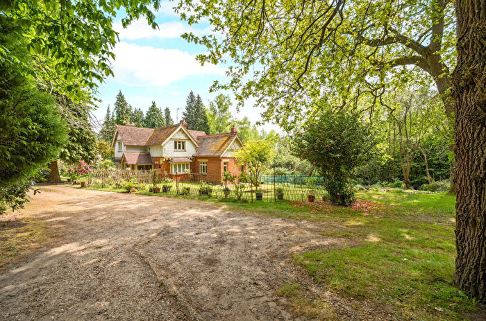 3 Bedroom Detached House For Sale In Hook Heath Road, Woking, GU22