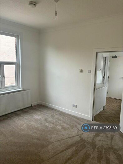1 Bedroom Flat To Rent In Grosvenor Road, Westcliff-On-Sea, SS0