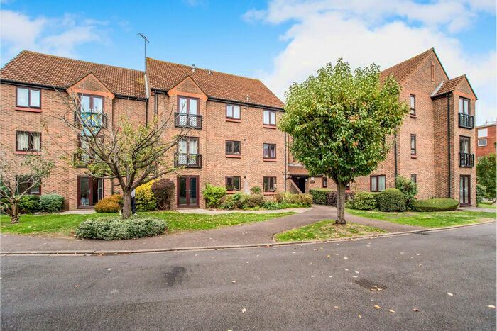 1 Bedroom Flat To Rent In Halsey Road, Watford, WD18