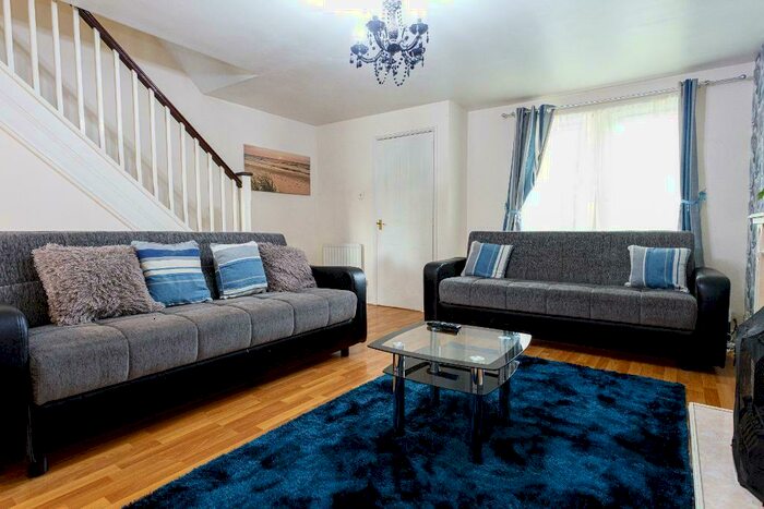 3 Bedroom Semi-Detached House To Rent In Launceston Close, Oldham, OL8