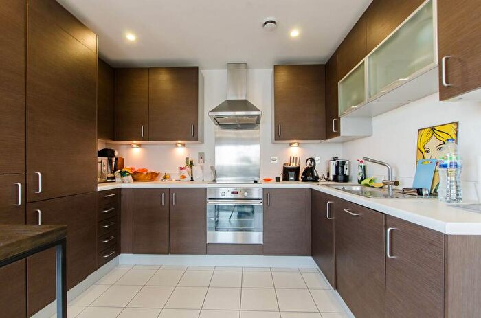 2 Bedroom Flat For Sale In Christian Street, Aldgate, London, E1