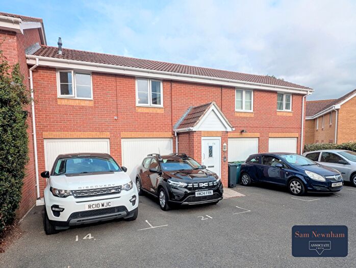 1 Bedroom Flat For Sale In Brickfield Close, Newport, PO30
