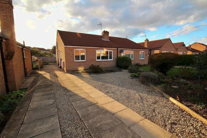 2 Bedroom Bungalow To Rent In Staniland Drive, Selby, YO8