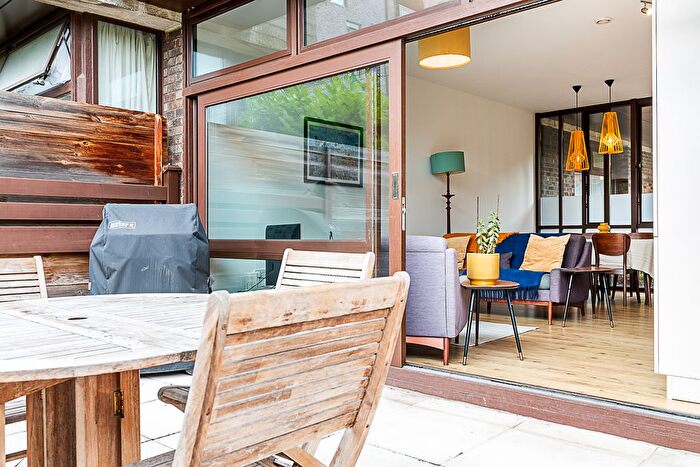 2 Bedroom Flat To Rent In Cabanel Place, London, SE11