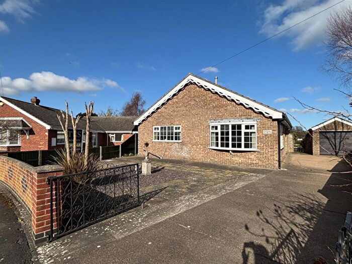 3 Bedroom Bungalow For Sale In Smithfield, North Thoresby, Grimsby, DN36