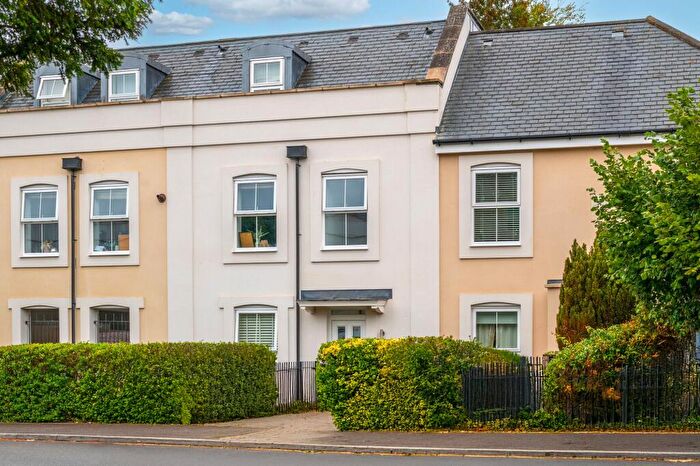 1 Bedroom Flat For Sale In Warren Road, Reigate, RH2