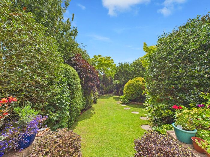 3 Bedroom Semi-detached House For Sale In Tudor Way, Hockley, Essex, SS5