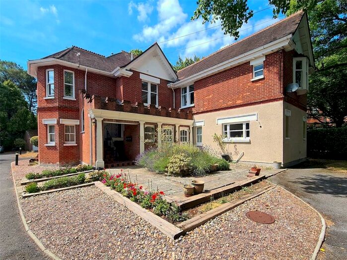 2 Bedroom Apartment For Sale In Spur Hill Avenue, Lower Parkstone, Poole, BH14