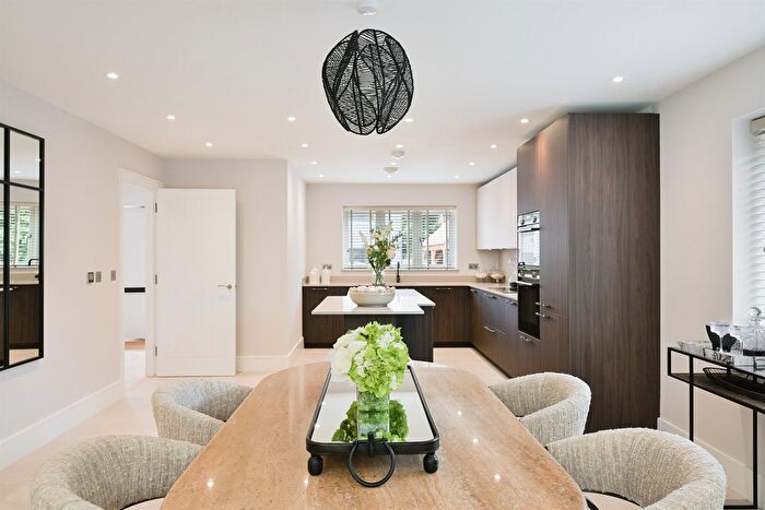 4 Bedroom Detached House For Sale In Huntersfield, Banstead, SM7