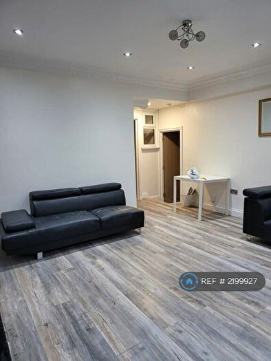 2 Bedroom Flat To Rent In Danbury Street, London, N1