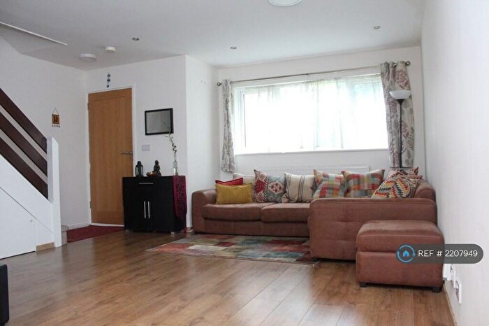3 Bedroom End Of Terrace House To Rent In Garrick Crescent, Croydon, CR0