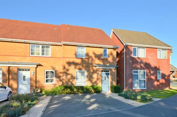 3 Bedroom End Of Terrace House To Rent In Newport, Isle Of Wight., PO30